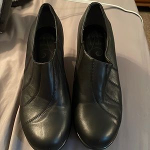 Dansko sz 41, black booties